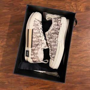 Dior b23 low size 9